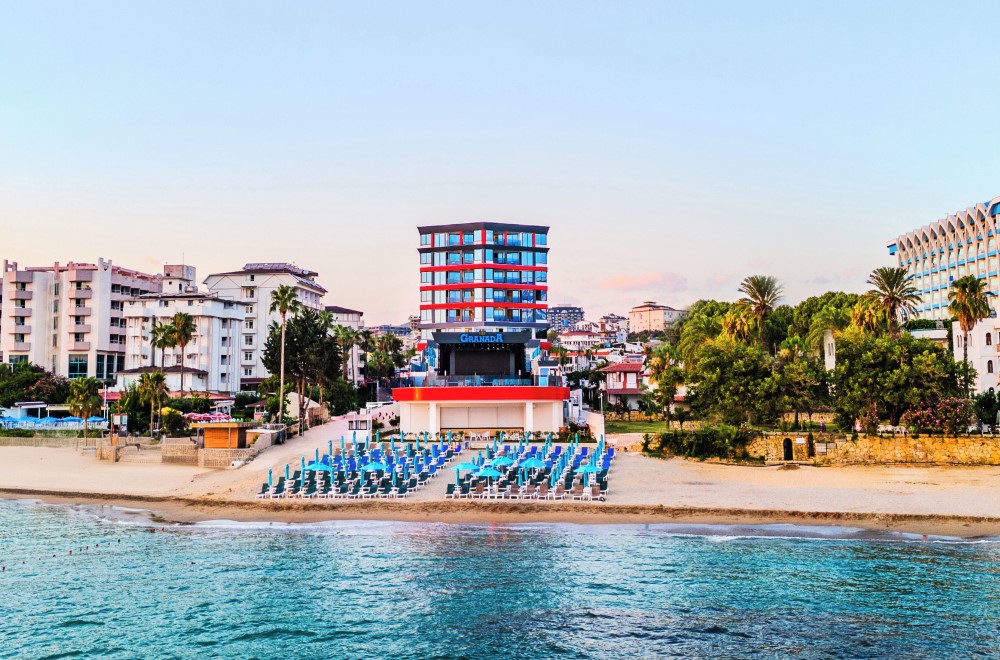 Granada Luxury Red (Adults Only)